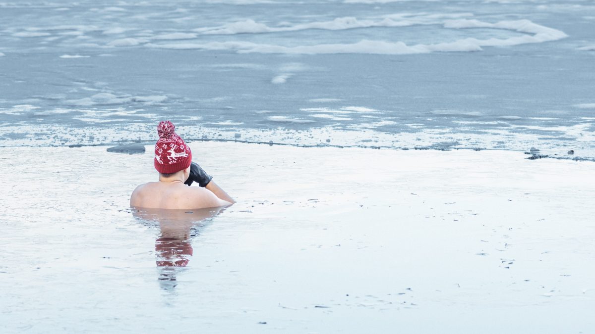 Bains en eau froide : pourquoi vous devriez y réfléchir à deux fois avant de plonger